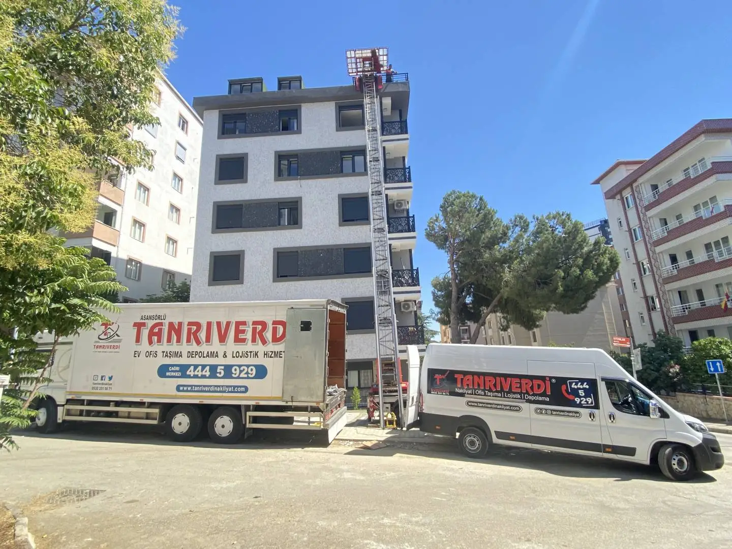 25. kata kadar güvenle uzanan 70 metre hidrolik teleskopik dış cephe ev eşyası taşıma asansörü