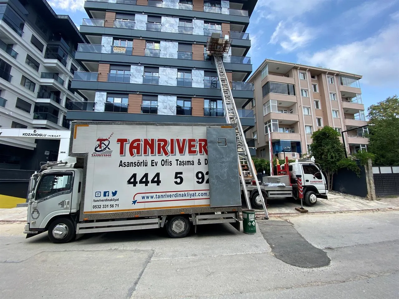 İstanbul genelinde aktif sevkiyatta olan kapalı çelik kasa nakliyat kamyonu